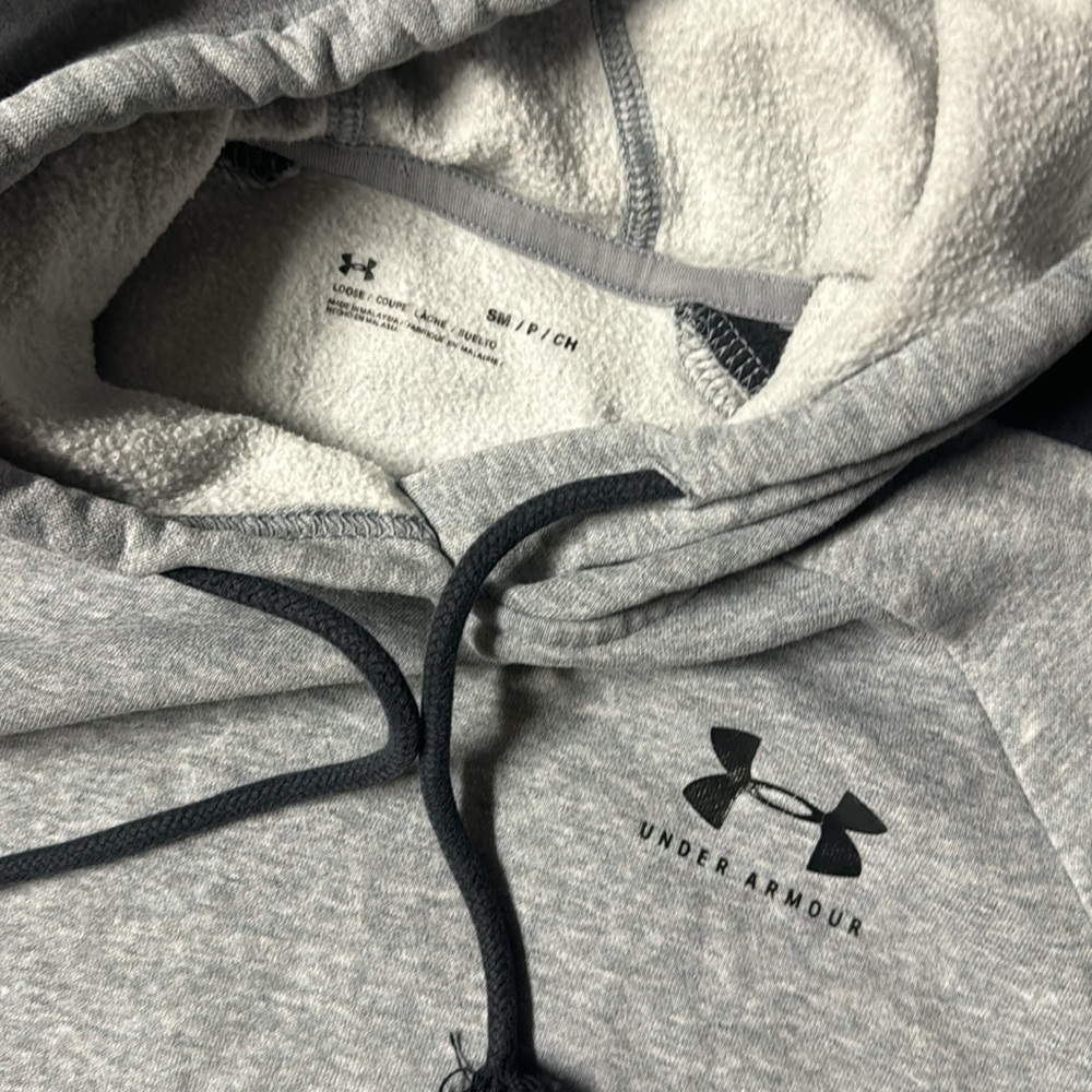 Women’s Under Armour hooded sweatshirt. - Picture 2 of 3